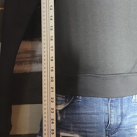 Black Fabletics Mesh Moisture Wicking Sweatshirt Medium - Picture 3 of 9